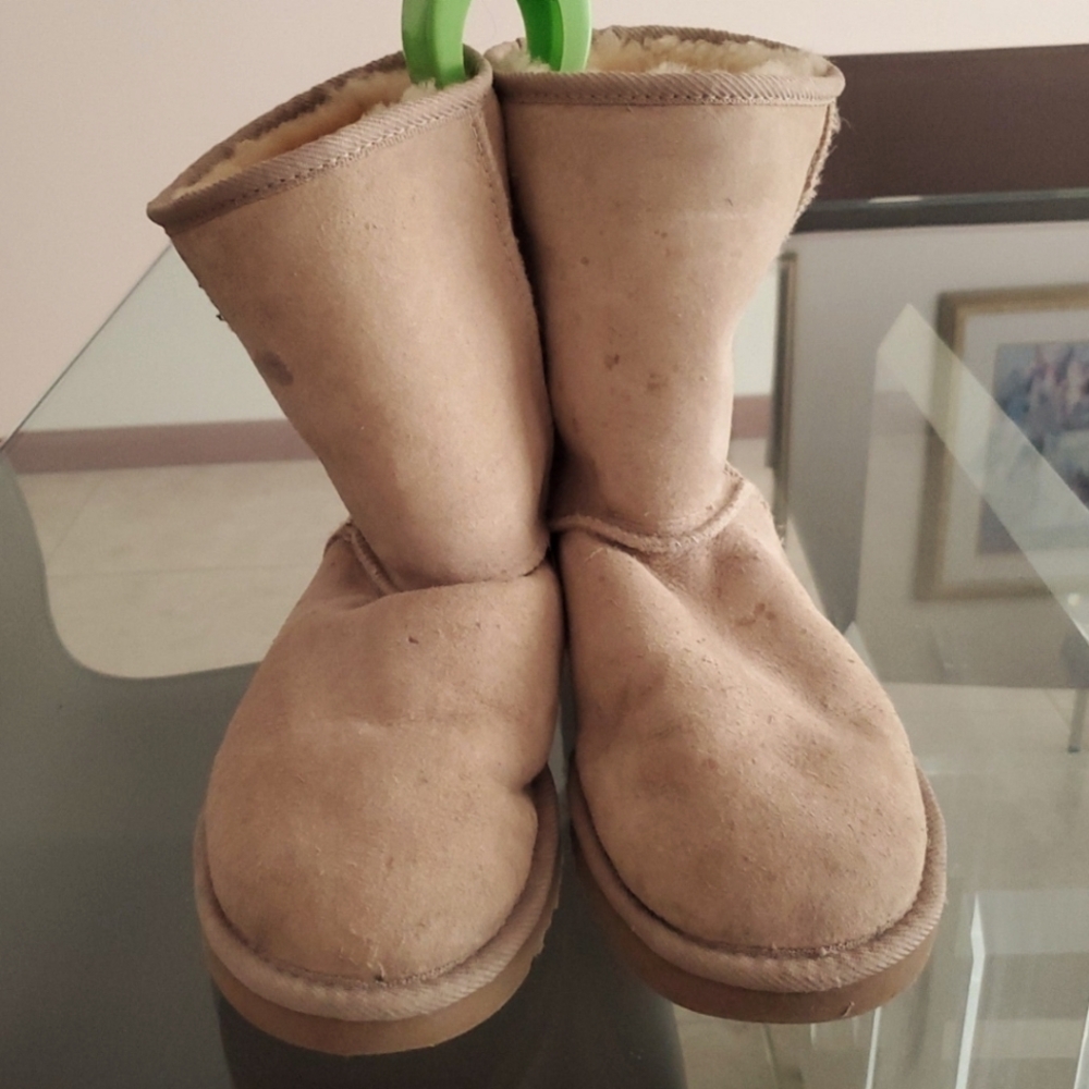 UGG Classic Short Boots size 7